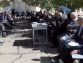 دانش آموزان قدیمی هنرستان برای مرور خاطرات شیرین در حیاط مدرسه
